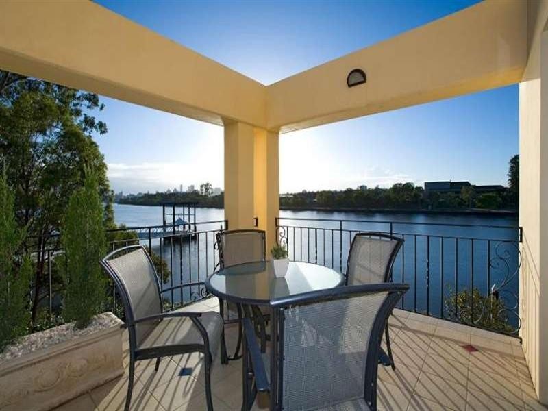 570 Coronation Drive, Toowong QLD 4066