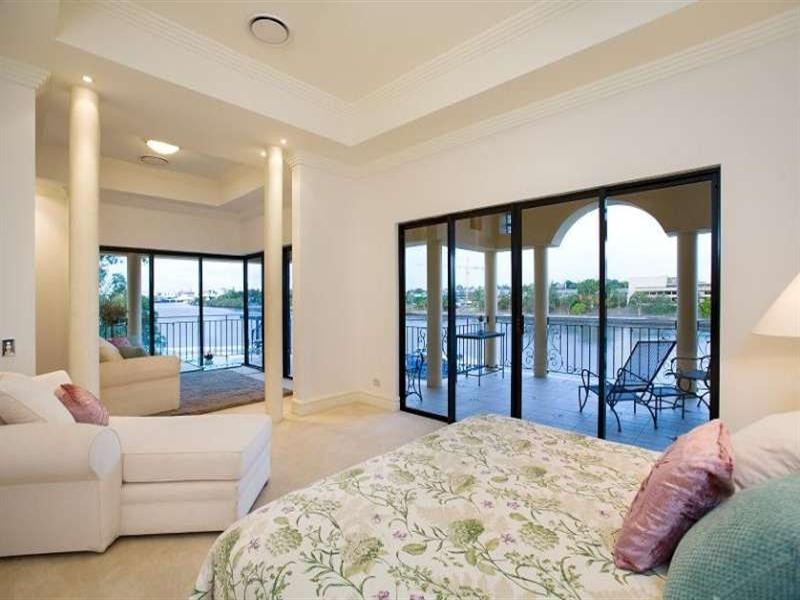 570 Coronation Drive, Toowong QLD 4066