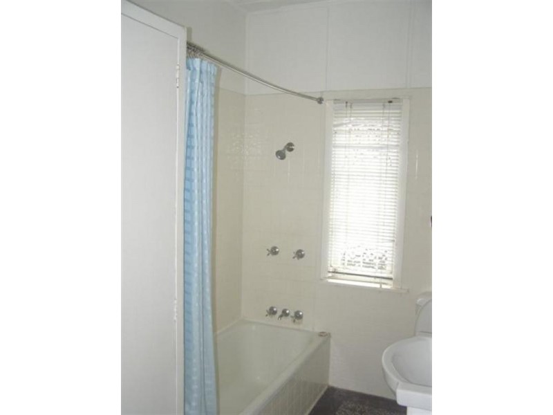 100 Windsor Road, Red Hill QLD 4059