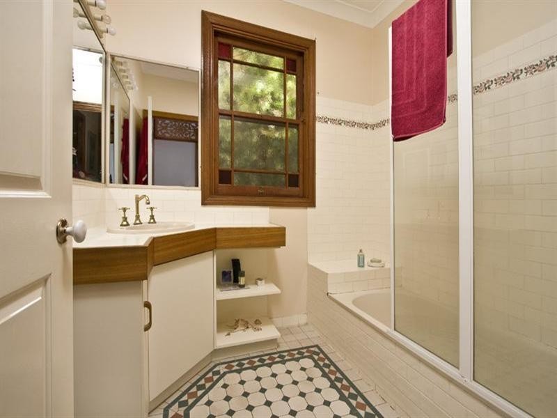 44 Mackay Terrace, Bardon QLD 4065