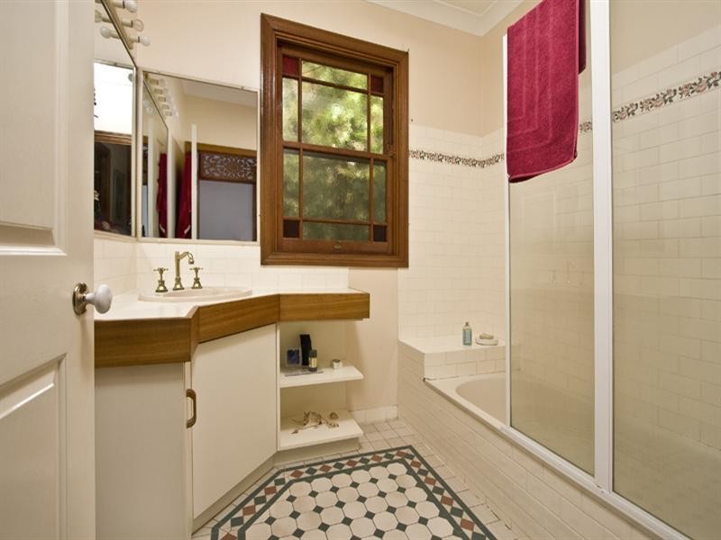 44 Mackay Terrace, Bardon QLD 4065