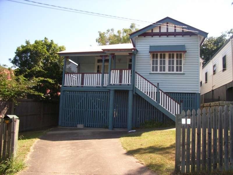 74 BOWMAN Parade, Bardon QLD 4065