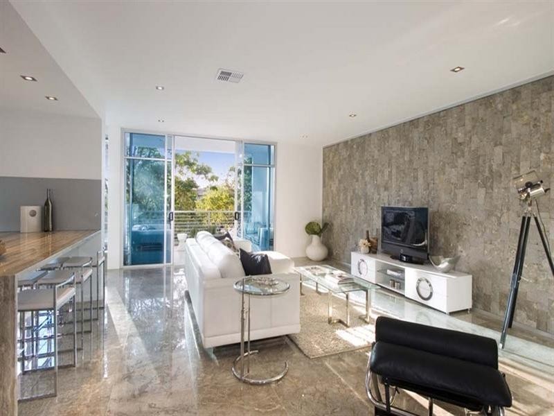 37 Derby Street, Highgate Hill QLD 4101