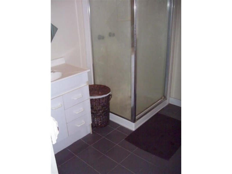 2/72 Grosvenor Street, Morningside QLD 4170