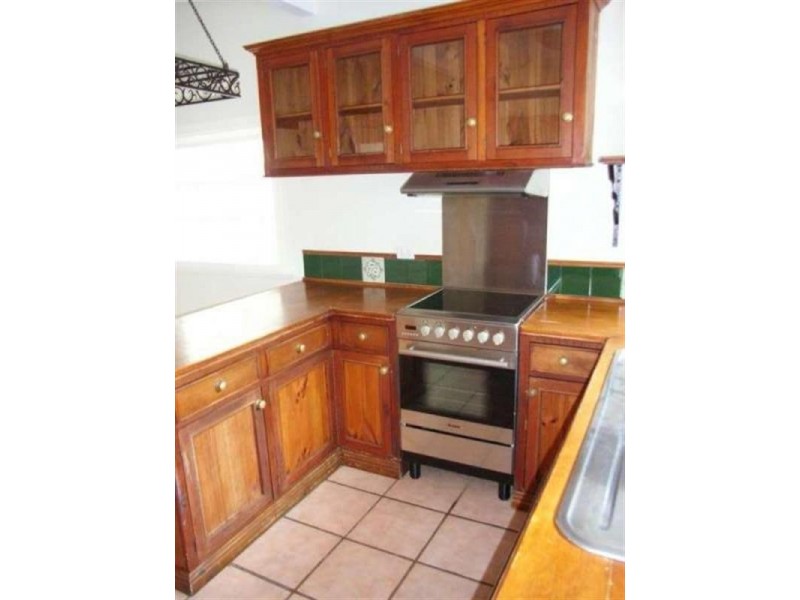 16 Sackville Street, Milton QLD 4064