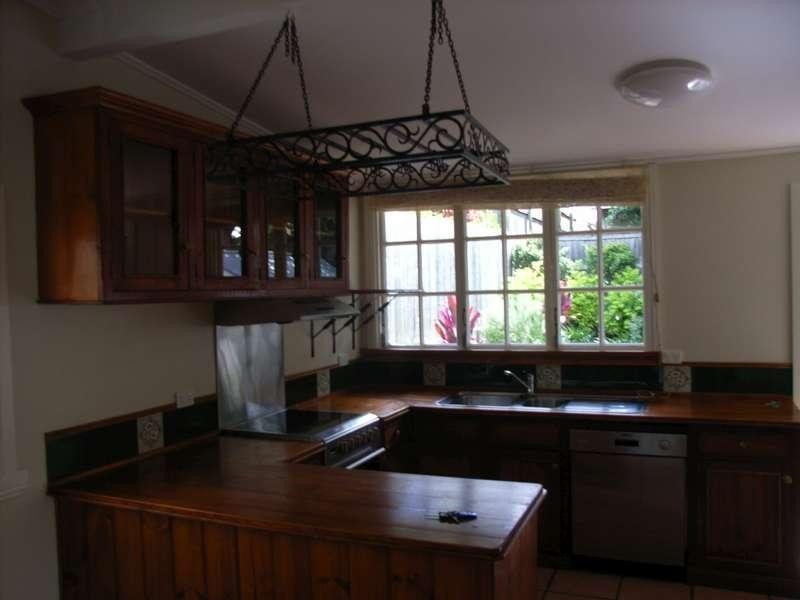 16 Sackville Street, Milton QLD 4064