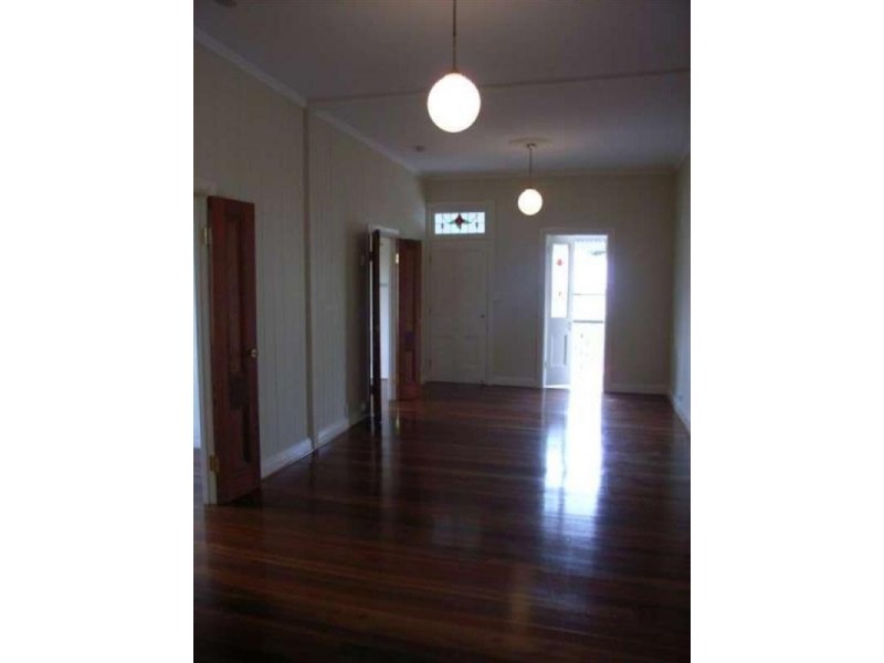 16 Sackville Street, Milton QLD 4064