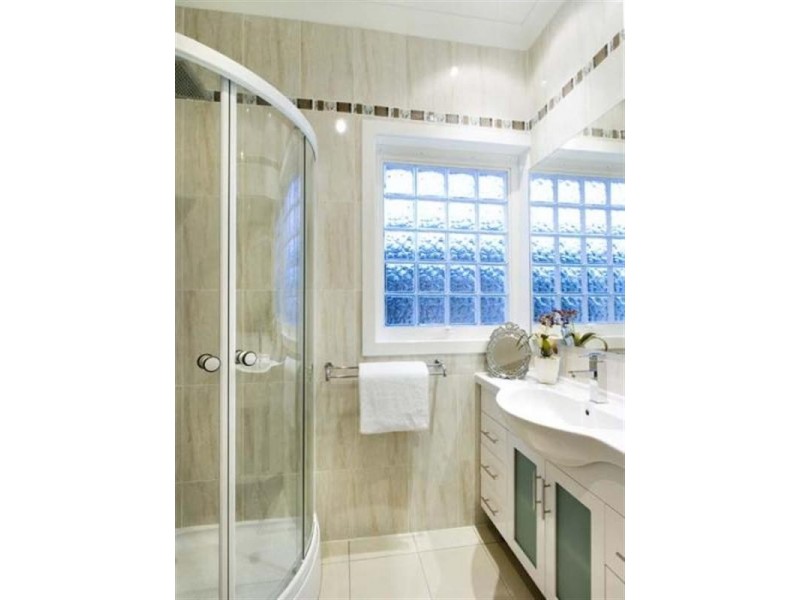 25a Heussler Terrace, Milton QLD 4064