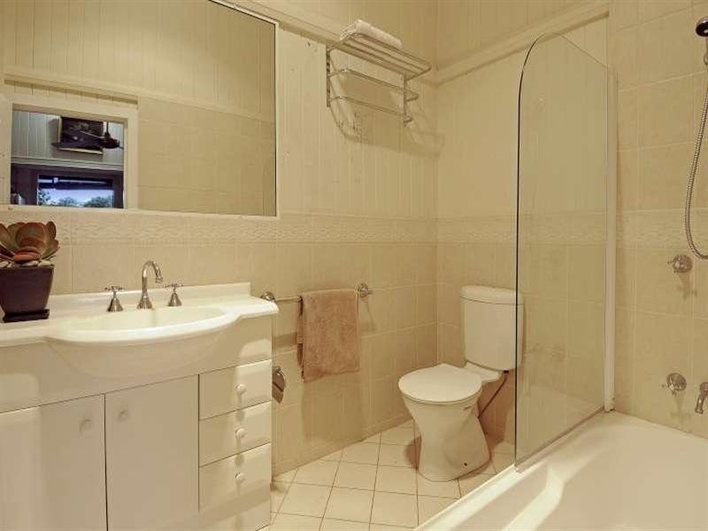 90 Jubilee Terrace, Bardon QLD 4065