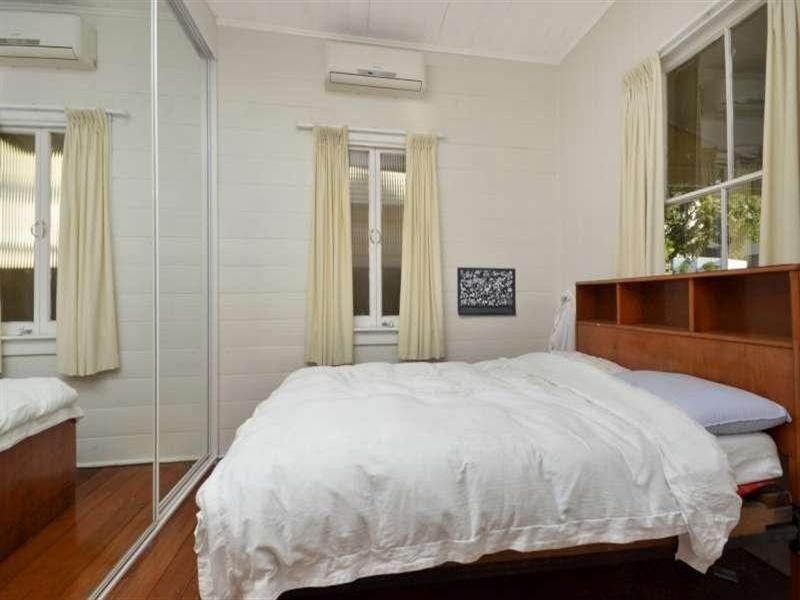 17 Coronation Street, Bardon QLD 4065