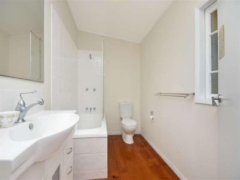 17 Coronation Street, Bardon QLD 4065