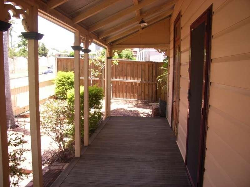 8 McComb, Kelvin Grove QLD 4059