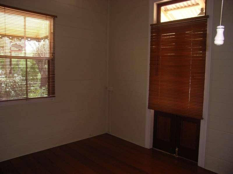 8 McComb, Kelvin Grove QLD 4059