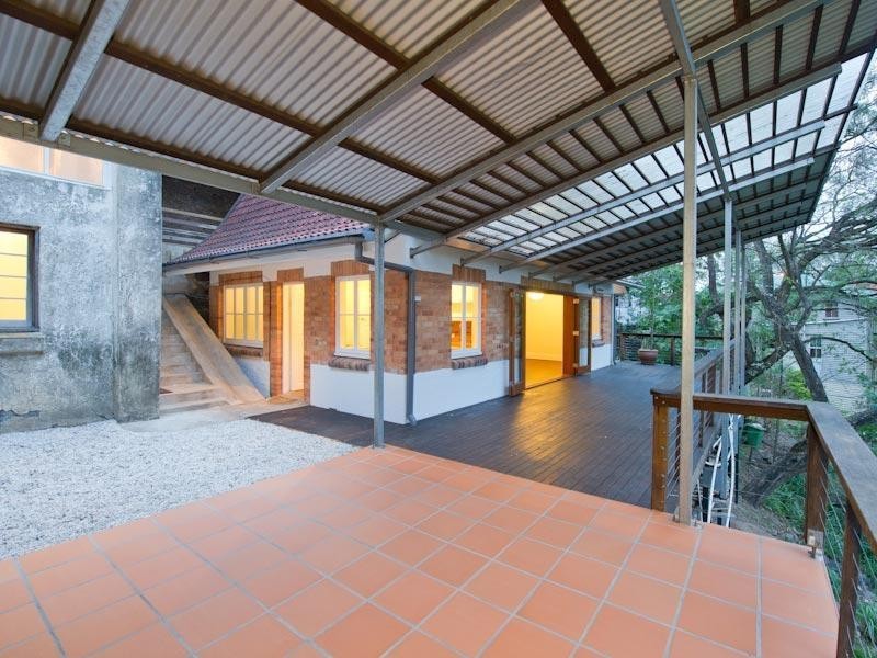 24 Macgregor Terrace, Bardon QLD 4065