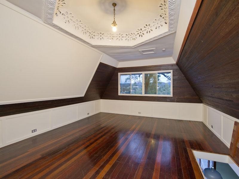 24 Macgregor Terrace, Bardon QLD 4065