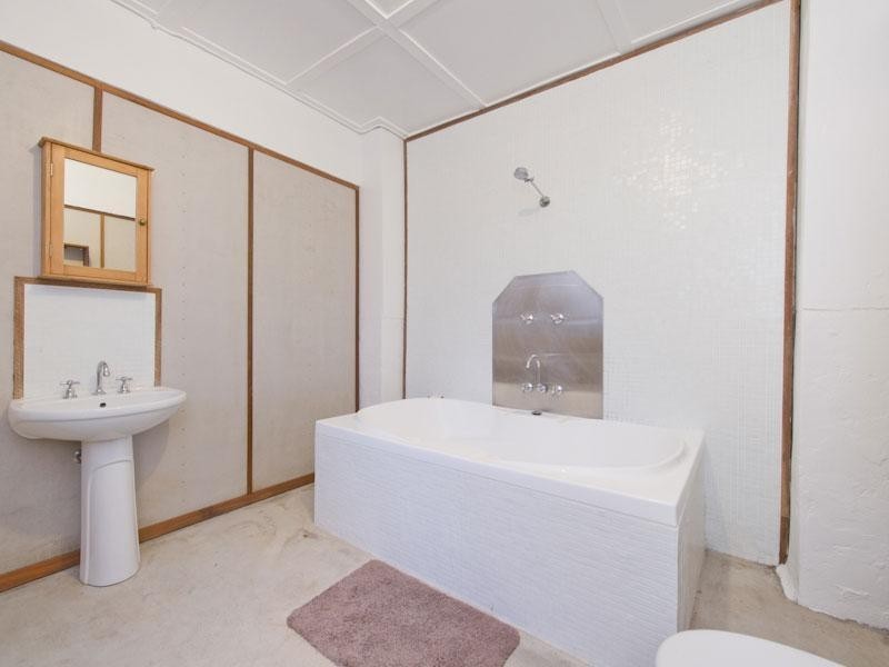 24 Macgregor Terrace, Bardon QLD 4065