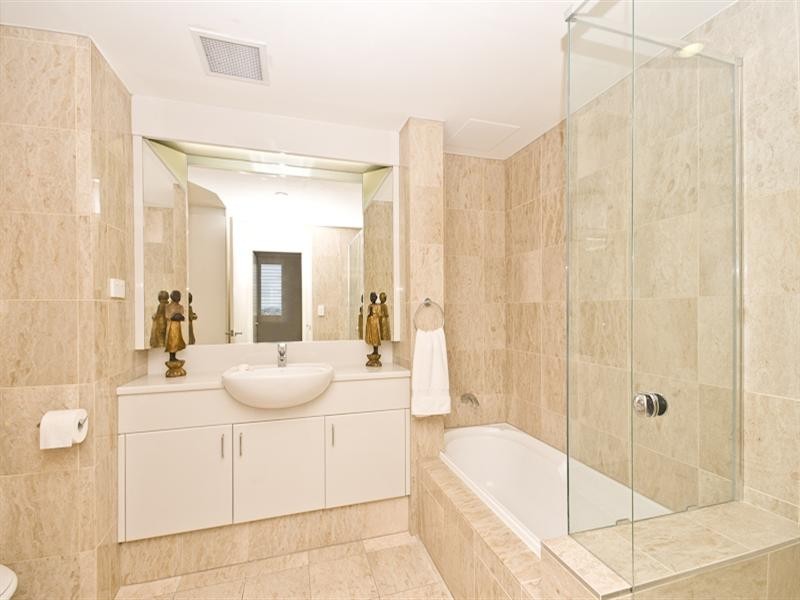 57 Lambert Street, Kangaroo Point QLD 4169