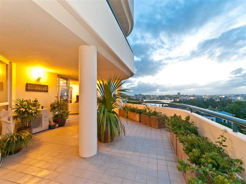 57 Lambert Street, Kangaroo Point QLD 4169