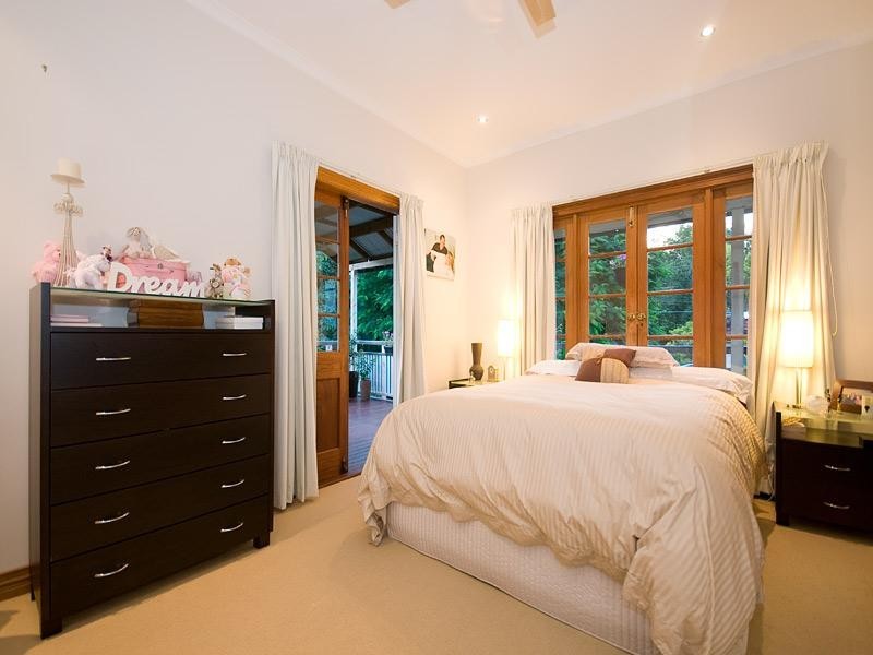 27 Rosalie Street, Bardon QLD 4065