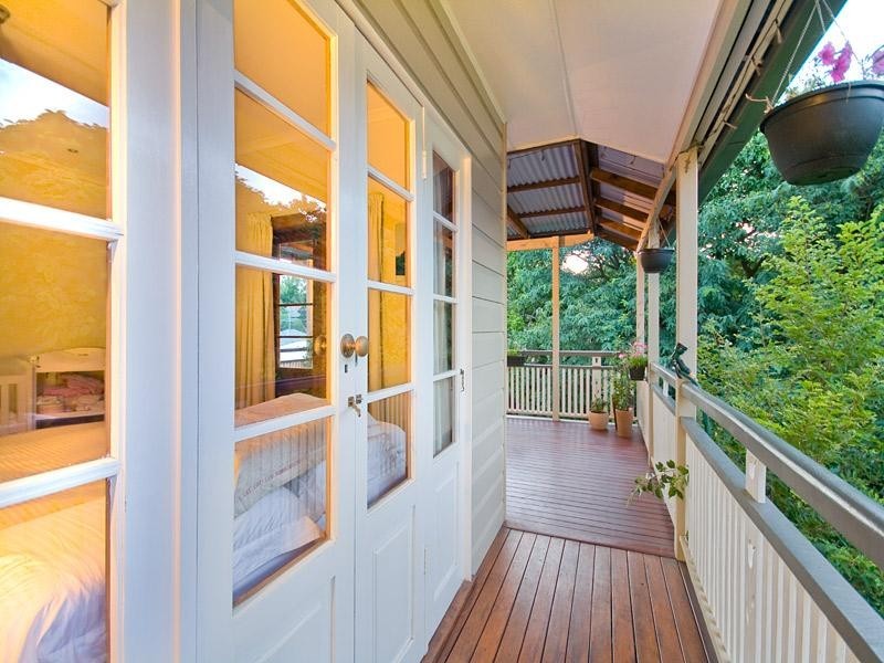 27 Rosalie Street, Bardon QLD 4065