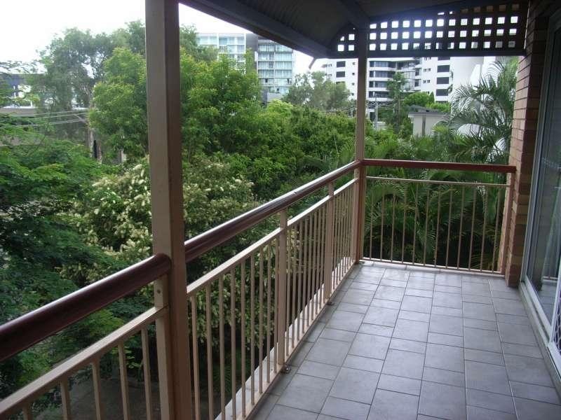 4/9 Walsh Street, Milton QLD 4064