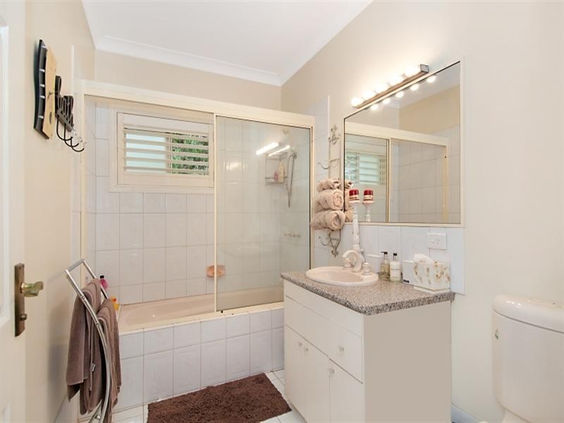 93 Ironbark Road, Chapel Hill QLD 4069