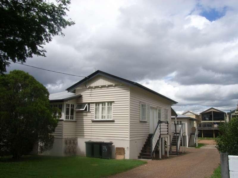 2/12 Myrtle Street, Grange QLD 4051