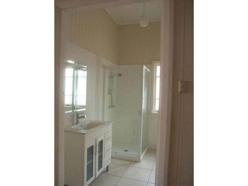 2/12 Myrtle Street, Grange QLD 4051