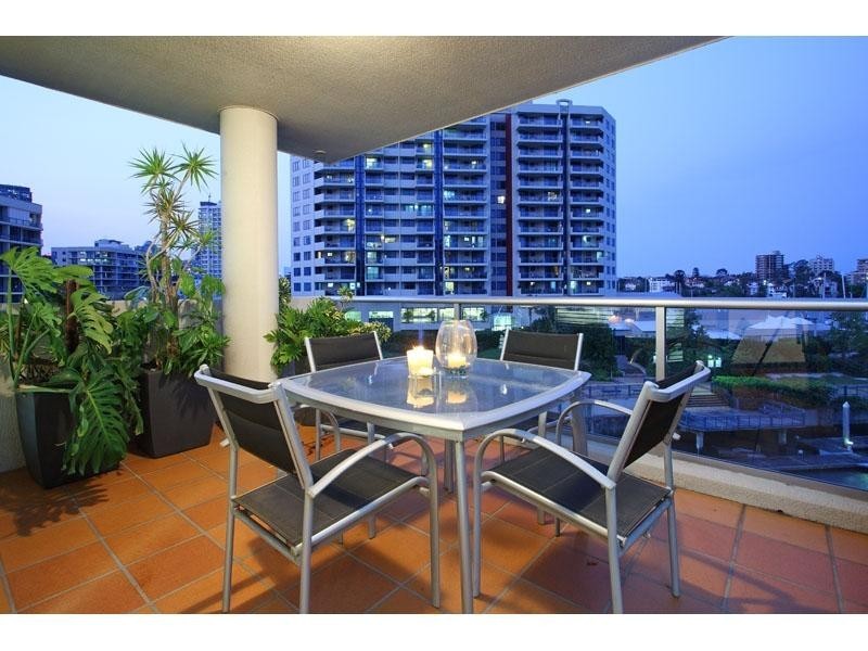 78 Cairns Street, Kangaroo Point QLD 4169