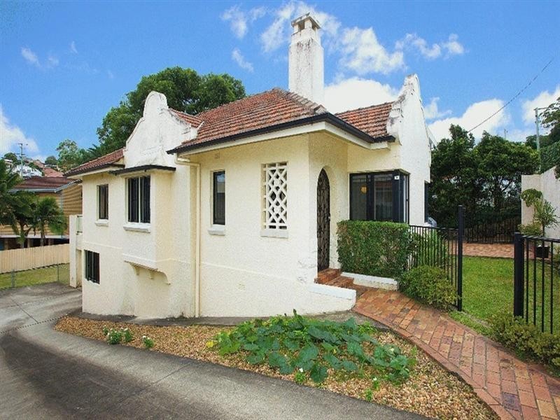 10 Grays Road, Hamilton QLD 4007