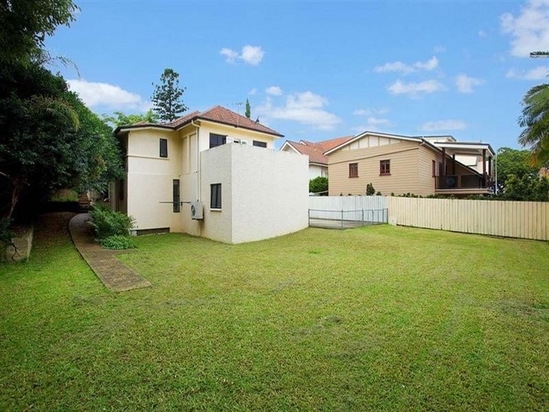 10 Grays Road, Hamilton QLD 4007