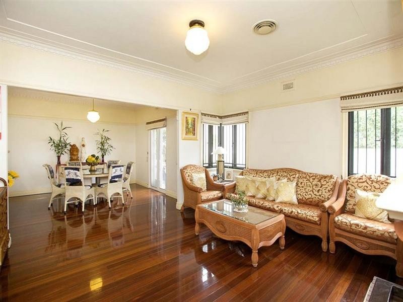 10 Grays Road, Hamilton QLD 4007