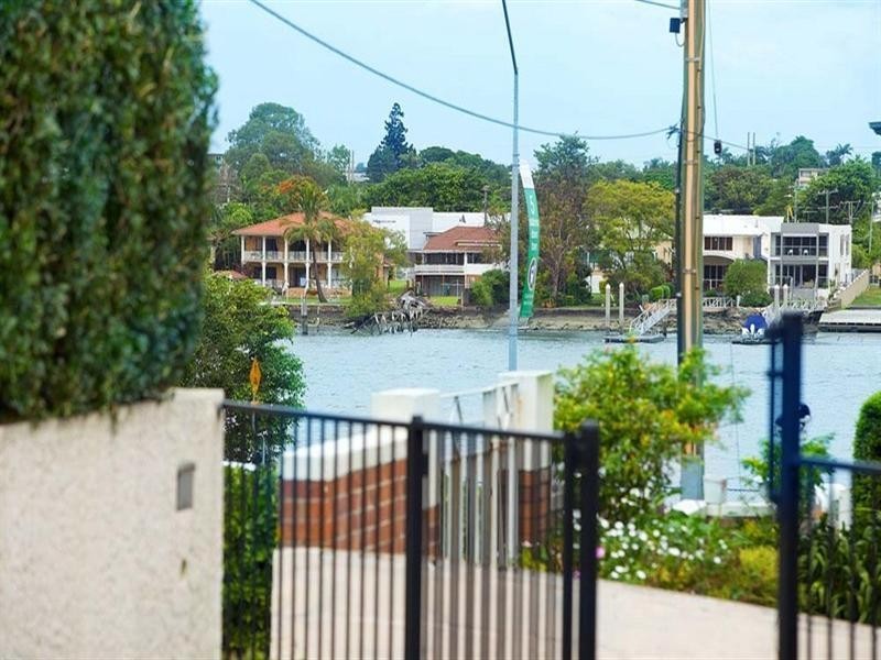 10 Grays Road, Hamilton QLD 4007