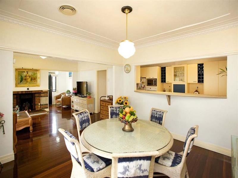 10 Grays Road, Hamilton QLD 4007