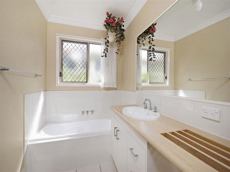 5 Boyland Street, Seventeen Mile Rocks QLD 4073