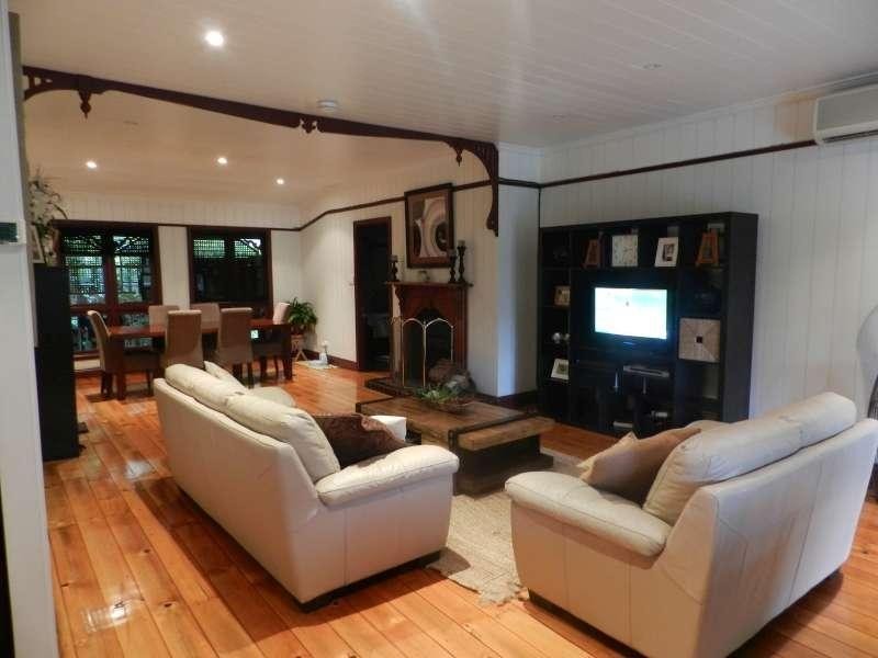 33 Upper Cairns Terrace, Red Hill QLD 4059