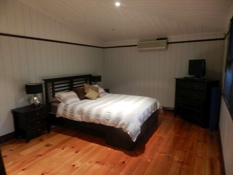 33 Upper Cairns Terrace, Red Hill QLD 4059