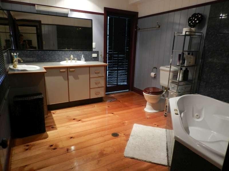 33 Upper Cairns Terrace, Red Hill QLD 4059