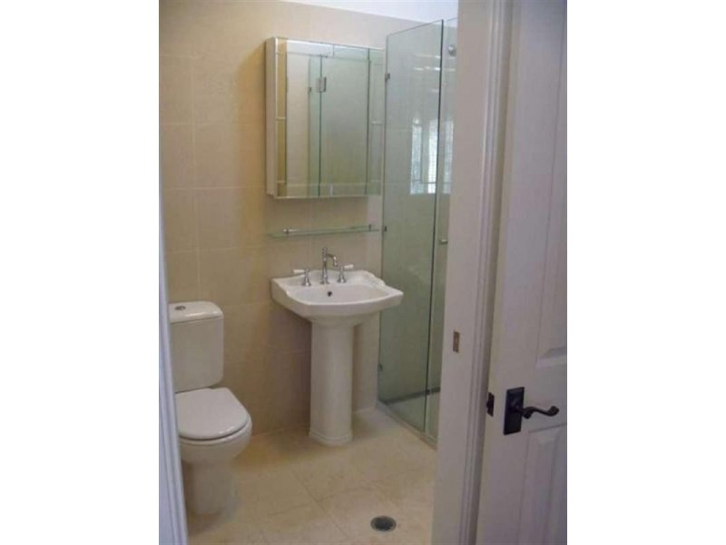 19 Woodstock Road, Toowong QLD 4066