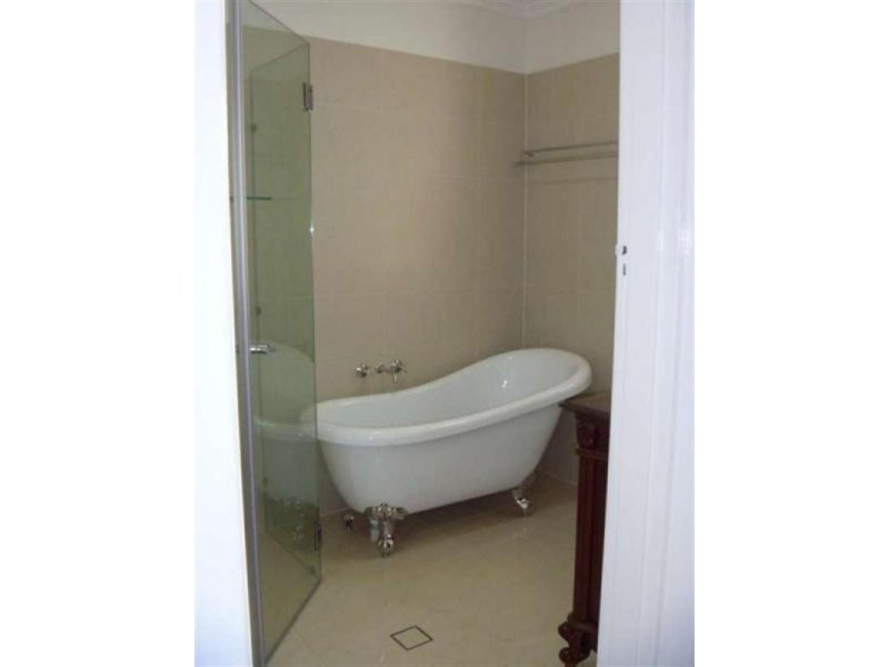 19 Woodstock Road, Toowong QLD 4066