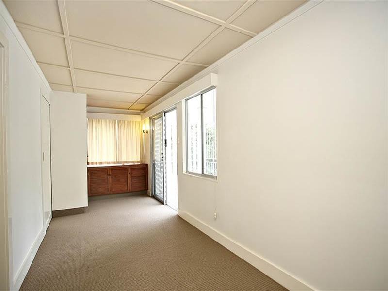 37 Fifth Avenue, Bardon QLD 4065