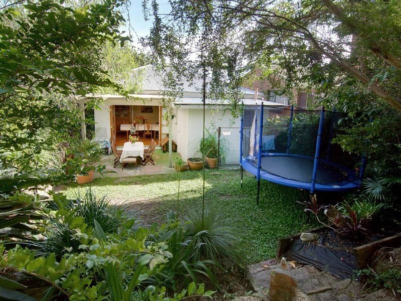 16 Sixth Avenue, Windsor QLD 4030