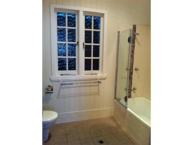 25 Leslie Street, Bardon QLD 4065