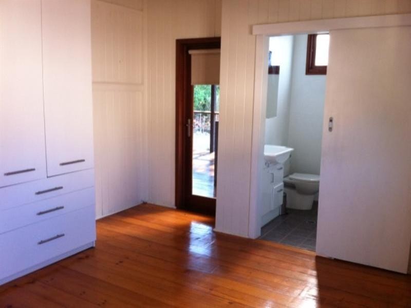 25 Leslie Street, Bardon QLD 4065