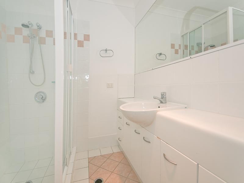 6/360 Simpsons Road, Bardon QLD 4065