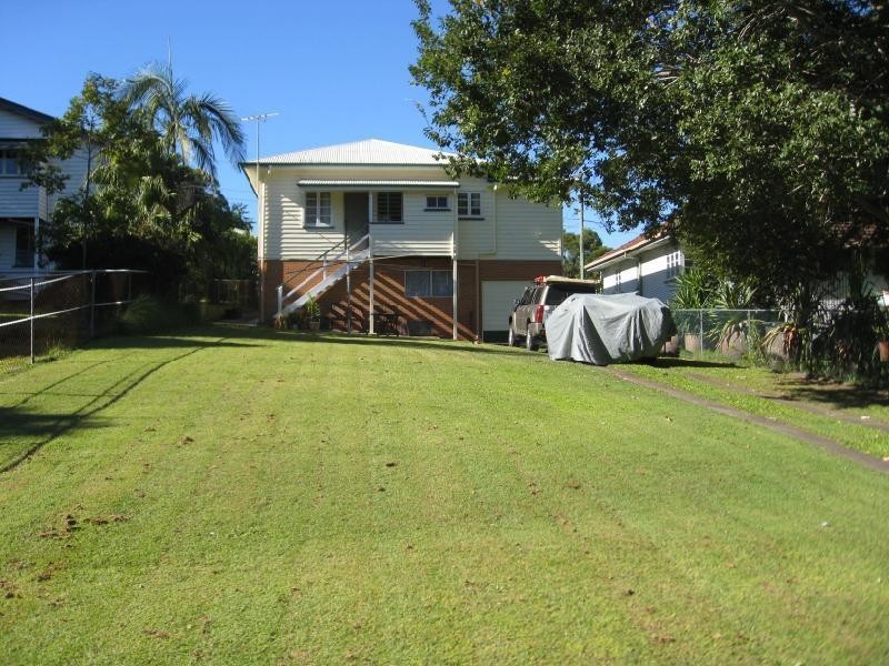 17 Carey Street, Bardon QLD 4065