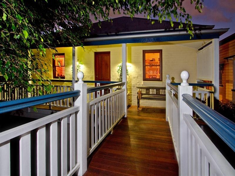 81 Lewin Street, Bardon QLD 4065