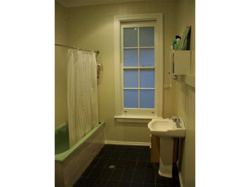 18 Sackville Street, Milton QLD 4064