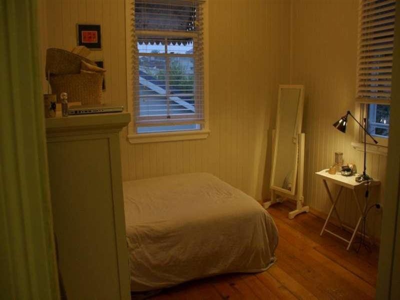 18 Sackville Street, Milton QLD 4064