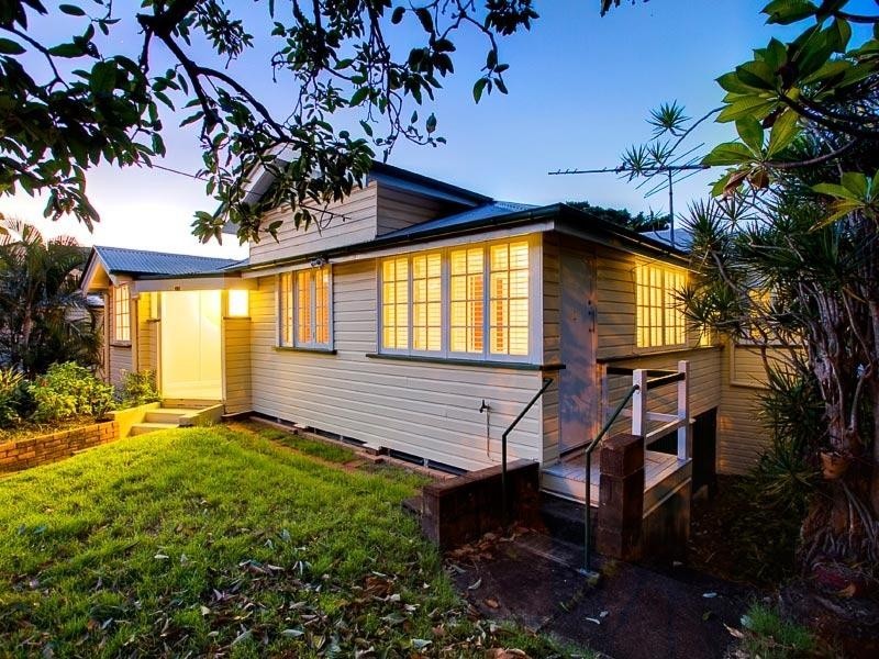 35 The Drive, Bardon QLD 4065